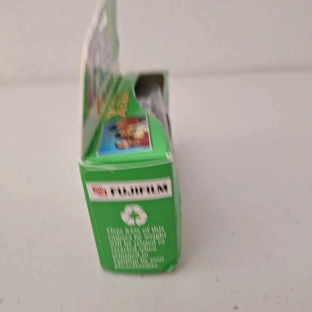Fujifilm QuickSnap Flash X-tra 35mm Single Use Film Camera 27 Exposures SEALED